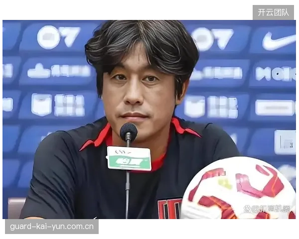 成都蓉城半程主场全胜冠绝联盟，徐正源高压逼抢体系在凤凰山主场得到完美执行。